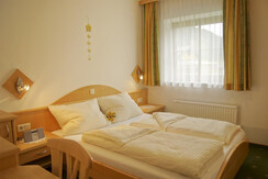 Schlafzimmer 1