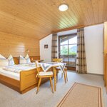Photo of Multi-bed room with shower, WC (2-3 pers.)