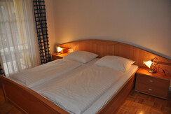 Doppelbett in der Ferienwohnung 4