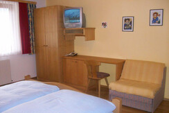 Schlafzimmer 1