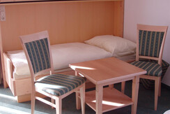 3. Bett