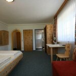 Photo of double room with shower, WC