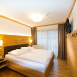Photo of Double room, shower, toilet | © Hotel Dorfer KG