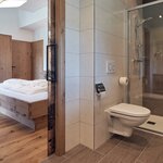 Photo of room with 4 beds with shower, WC