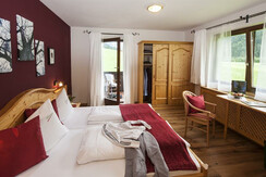 suite-schwalbennest-schlafzimmermitbalkon-hotel-la