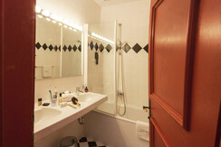 suite-schwalbennest-badezimmer-hotel-laerchenhof-k