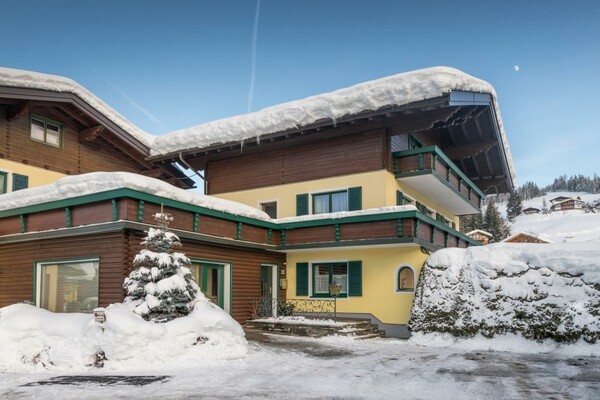 Hausansicht im Winter