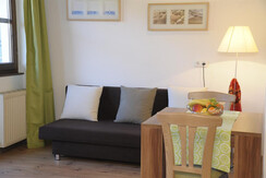 Couch und Esstisch