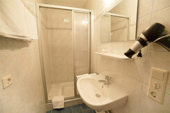 Badezimmer 2 von 2 von 3-Raum-Appartement Sonnfeld