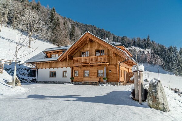 Traditionelle Gemütlichkeit im Winterurlaub erlebe