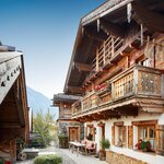 Photo of Vakantiehuis, bad, WC, 4 of meer slaapkamers | © Luxus Chalets GmbH - Almdorf Flachau