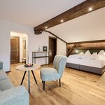 Photo of room with 4 beds with shower, WC
