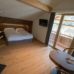 Photo of Triple room, shower and bath, toilet, deluxe