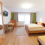 Photo of Family room, shower, toilet, balcony | © B&B Landhaus Vierthaler