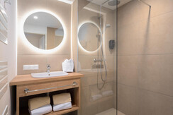 BASE 2.08 | en-suite bathroom 2