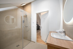 BASE 2.10 | bathroom 1 with shower