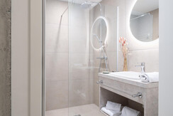 BASE 1.04 | en-suite bathroom  2