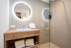 BASE 3.01 | en-suite bathroom  2