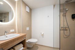 BASE 3.03 | bathroom 1 with shower & toilet