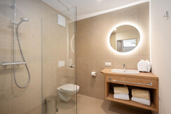 BASE 3.05 | en-suite bathroom 2