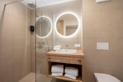 BASE 2.05 | en-suite bathroom