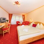 Photo of Junior suite, shower, toilet, 1 bed room