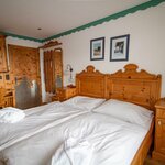 Photo of double room with shower, WC