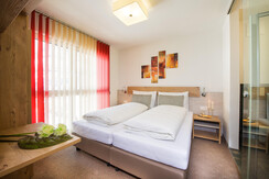 Schlafzimmer mit eigenem Badezimmer