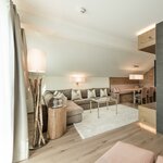 Photo of 5-bed room, bathtub, north