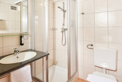 zirben-energie-doppelzimmer-badezimmer-02