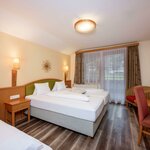 Photo of double room with shower or bath tube, WC