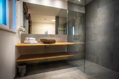 En-Suite bathroom with shower