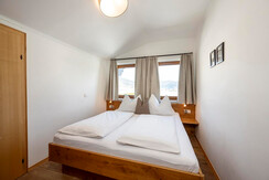 Zimmer 2 OG