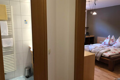 Vorraum-Zimmer-Souterrain