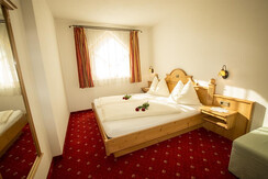 Schlafzimmer-1[1]