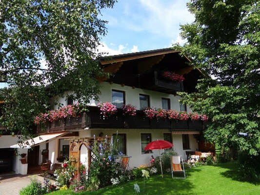 Haus im Sommer | © Rudi Dudek jun.