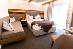 Dreibettzimmer mit Balkon (3)
