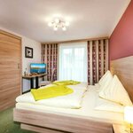 Photo of double room with bath tube, WC