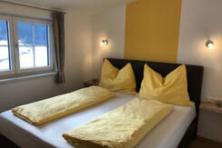 Schlafzimmer 1
