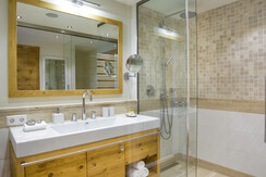 Badezimmer Zirbe