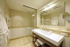 Modernes Badezimmer
