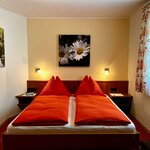 Photo of double room with shower, WC