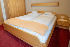 FW 2 - Schlafzimmer