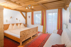 Schlafzimmer 1
