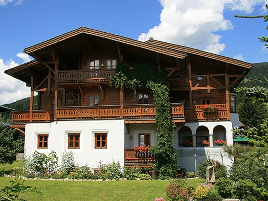 Haus Pulvermacher im Sommer