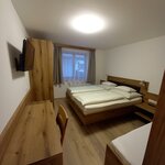 Bild von Dreibettzimmer mit Dusche, WC