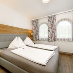 Photo of triple room with shower, WC