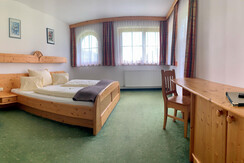 room for 2-3 persons (icon image)