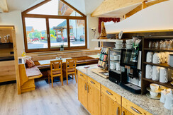 breakfast room