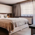 Photo of Hotel suite, shower, toilet, 2 bed rooms